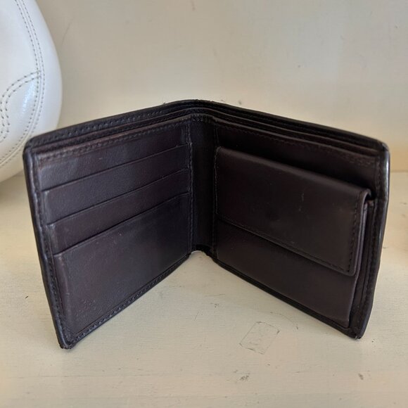【9.28】#3 Preowned Value $350 Gucci Wallet - Picture 2 of 13